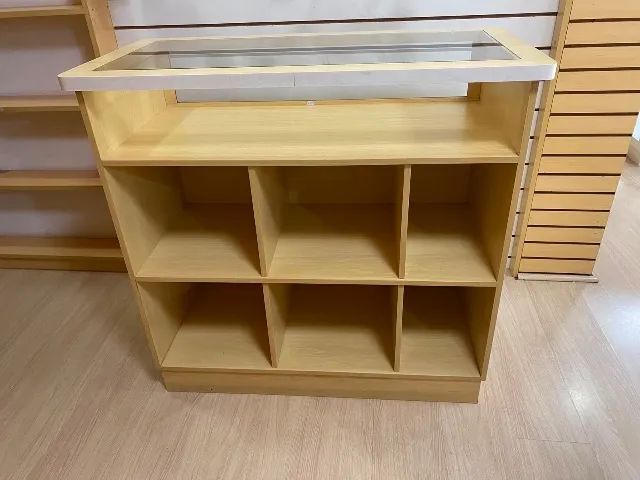Balcão com vitrine e nichos - Foto 2