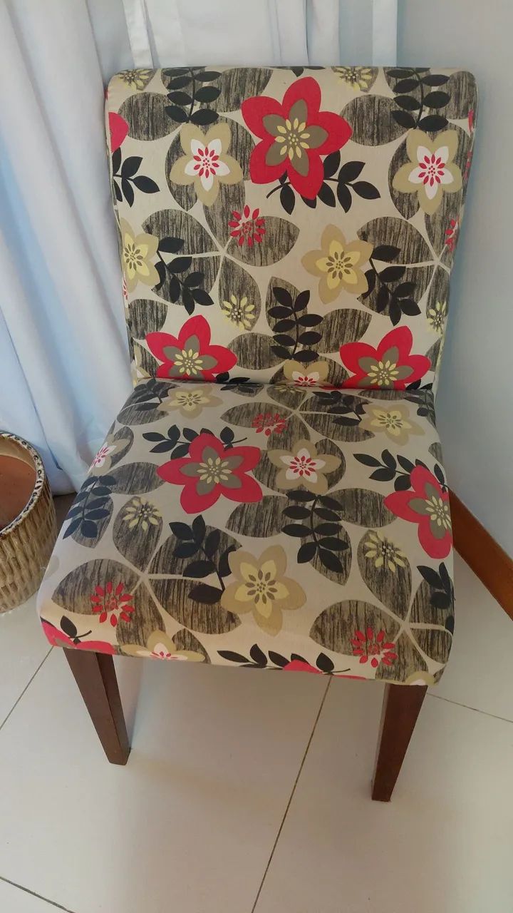 Cadeira decorativa semi-nova