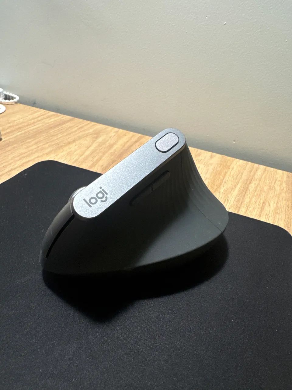 Mouse ergonômico sem fio Logitech MX Vertical EXCELENTE - Foto 2