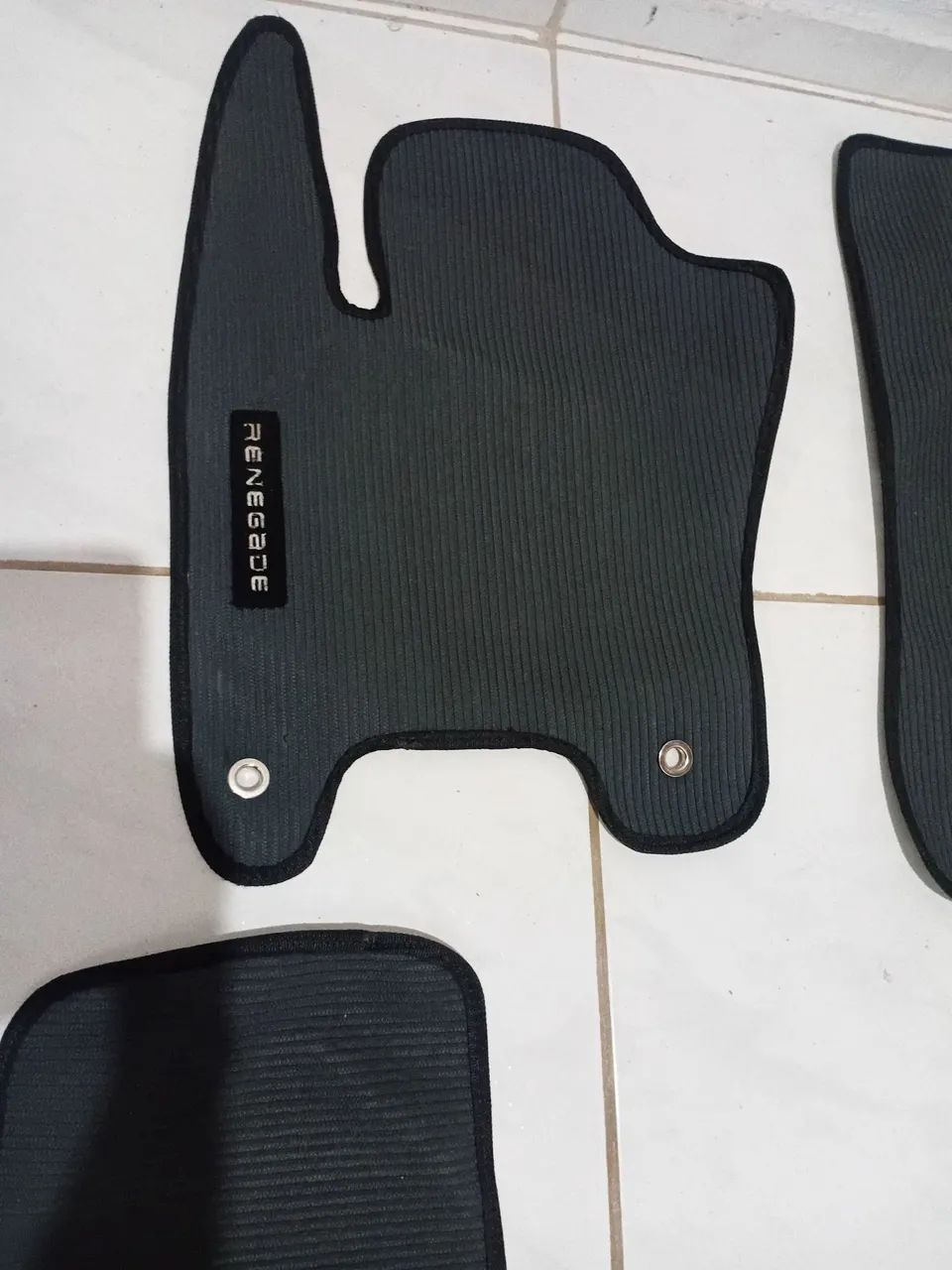 KITS  DE TAPETES EMBORRACHADO = CRETA  HYUNDAI  / JEEP RENEGADE.  - Foto 6