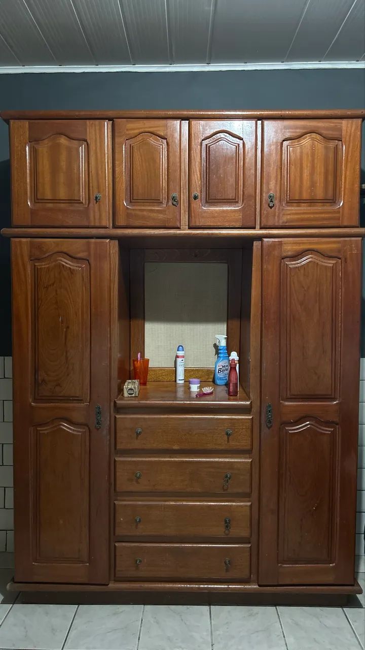 Vendo Guarda-roupa usado madeira maciça 