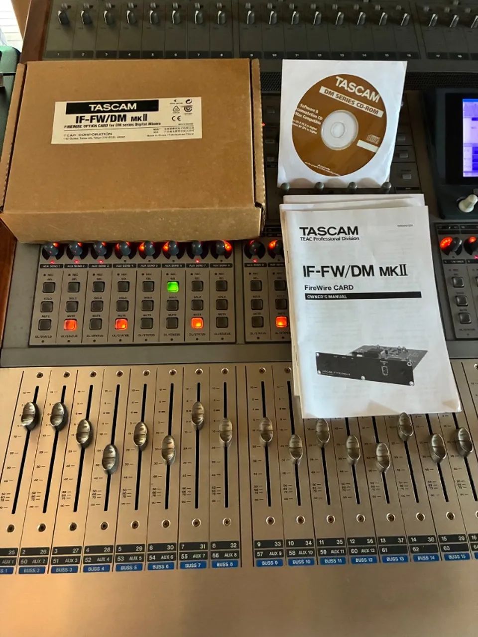 Mesa de som Tascam DM-4800 Firewire - Foto 4