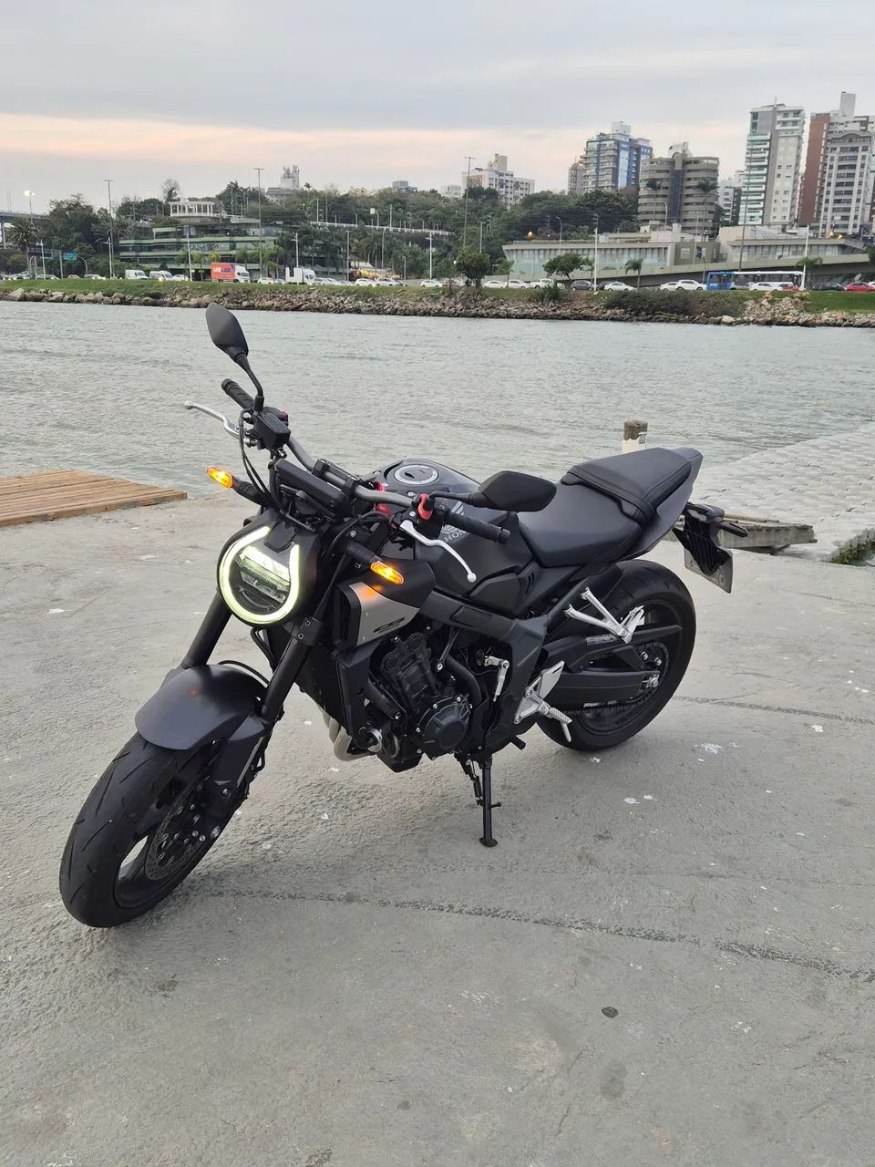 CB 650R E-Clutch - 2026 - Foto 2