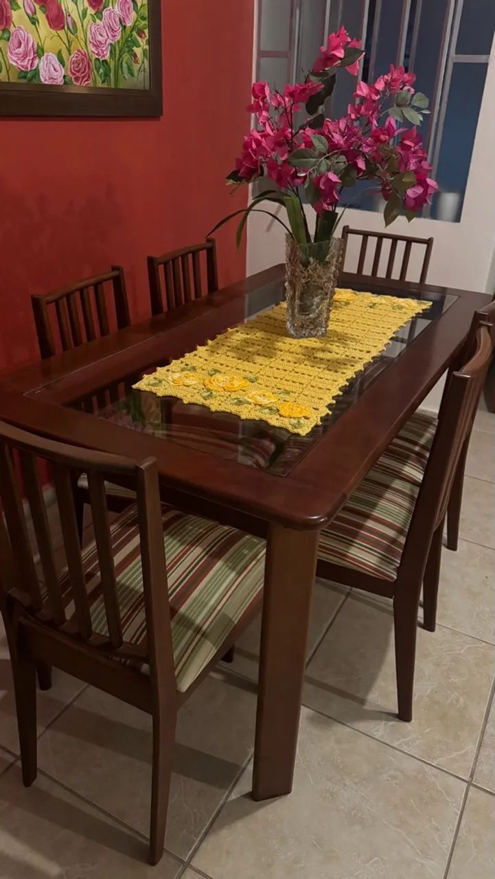 Mesa 6 lugares com cadeiras