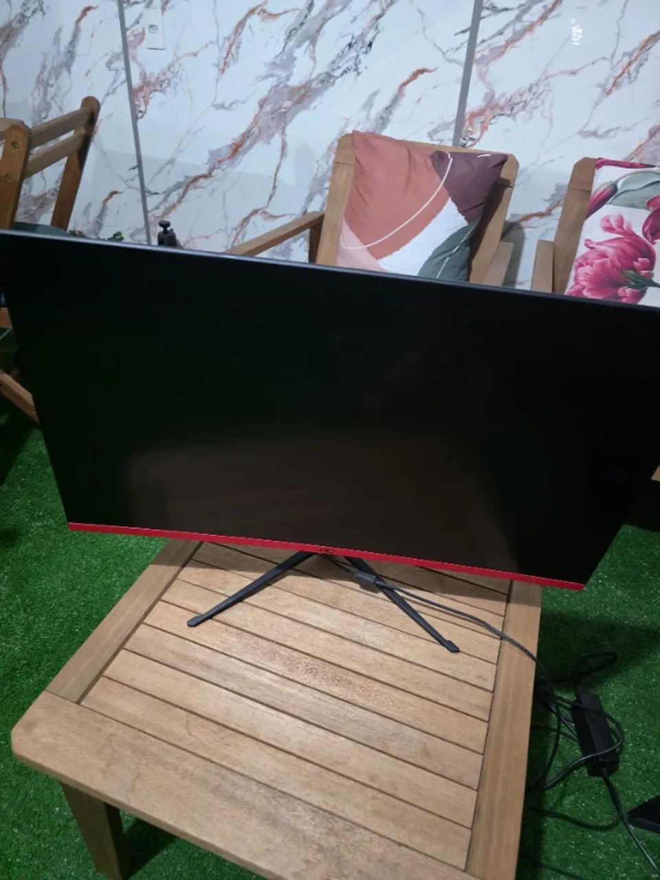 Monitor HD 27" curvo com defeito