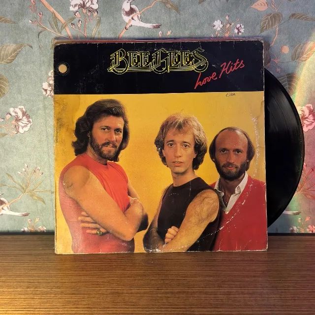 Disco de vinil Bee Gees Love Hits - Foto 3