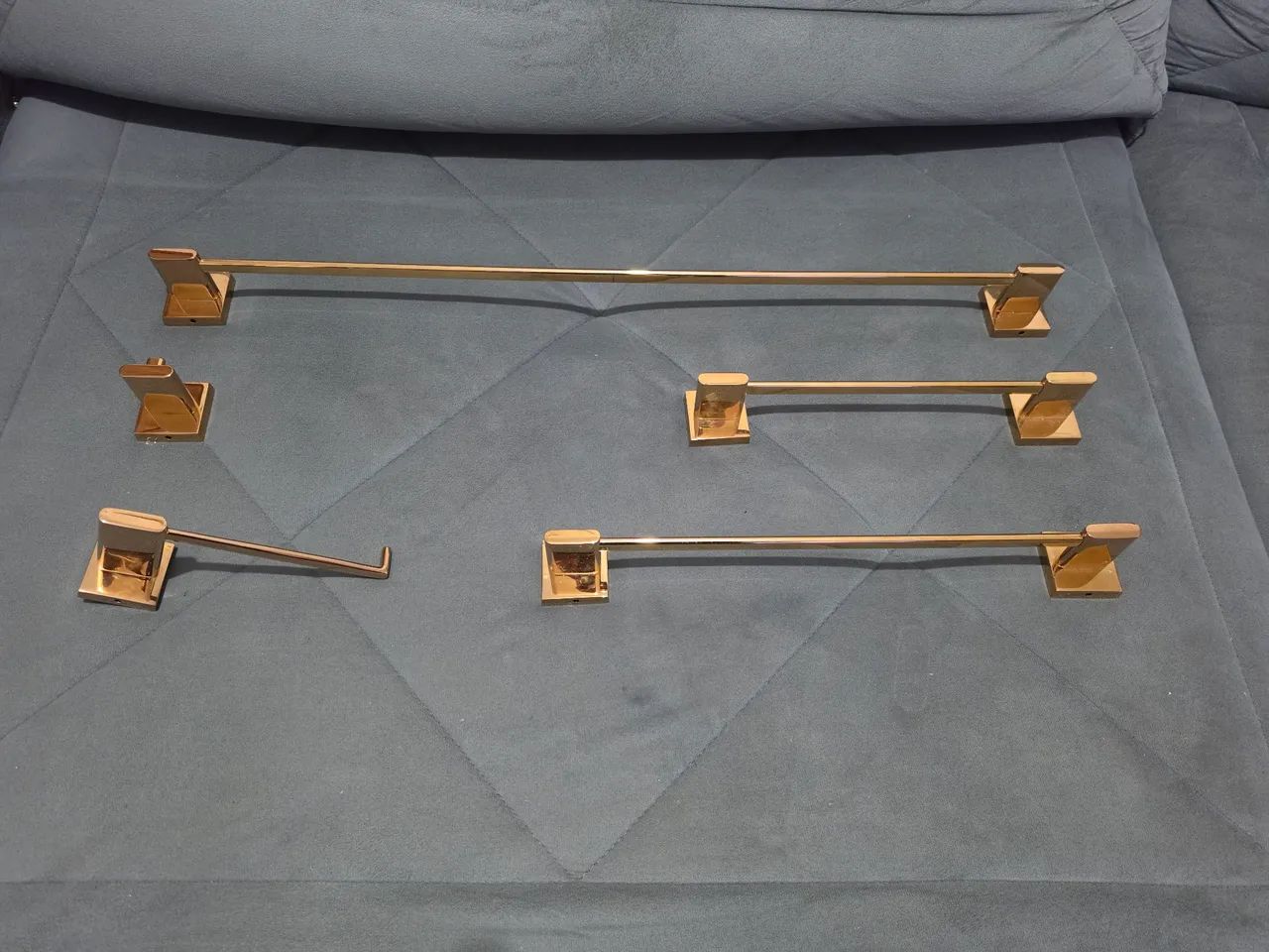 Acessórios para banheiro Polo na cor Red Gold 5 Peças