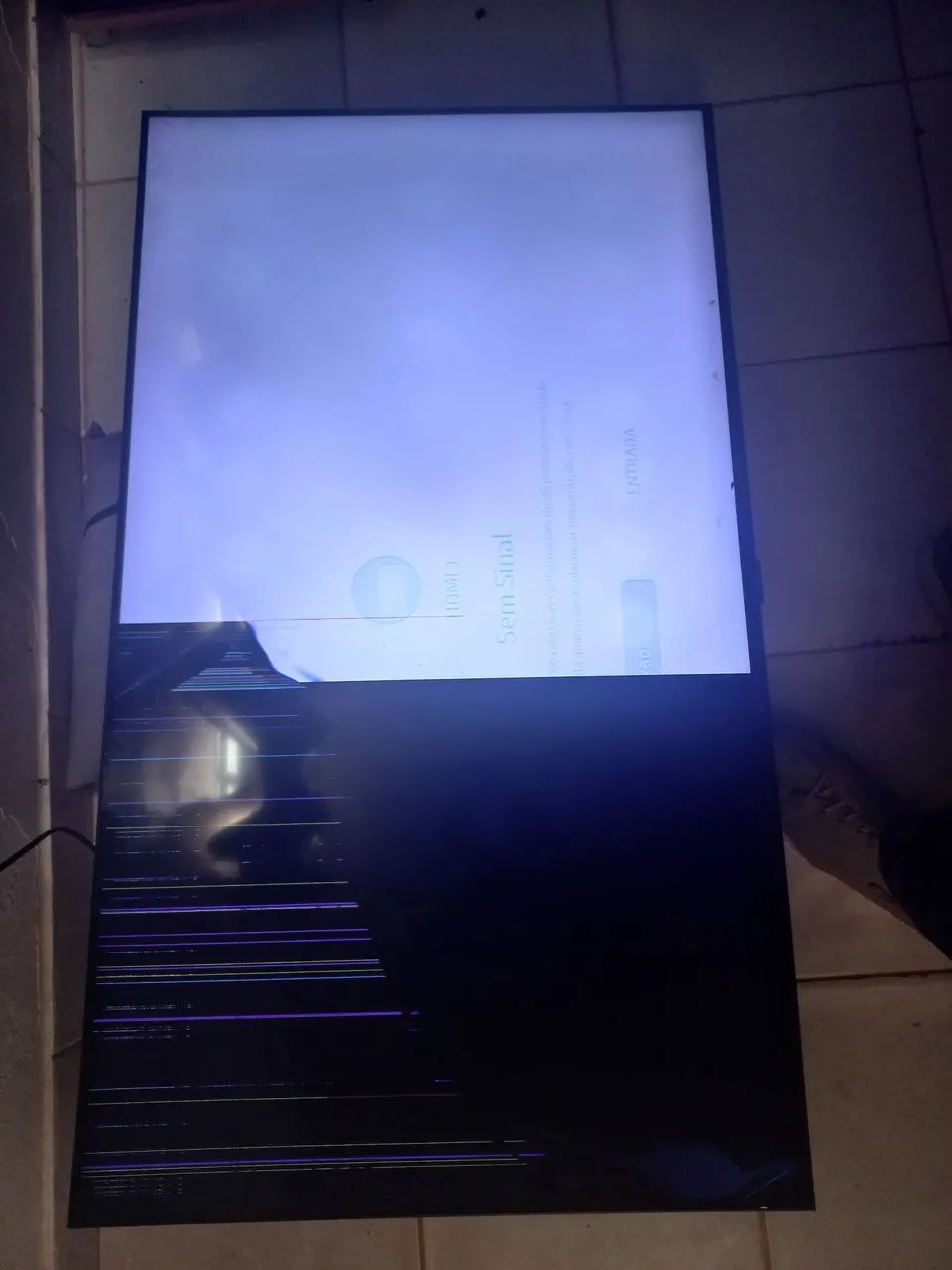VENDO SMARTV SAMSUNG COM A TELA QUEBRADA 