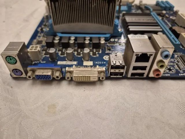 Placa-mãe AM3+ Gigabyte + Phenom X4 965 - Foto 3