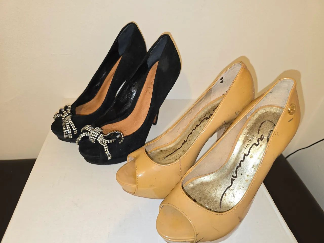 Sapatos femininos SCHUTZ E CARMIN