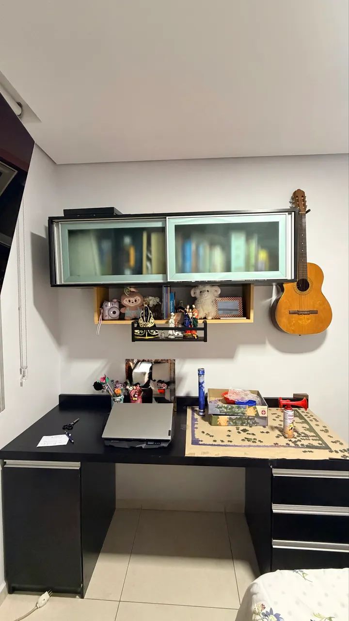 Mesa e armário suspenso - Foto 4