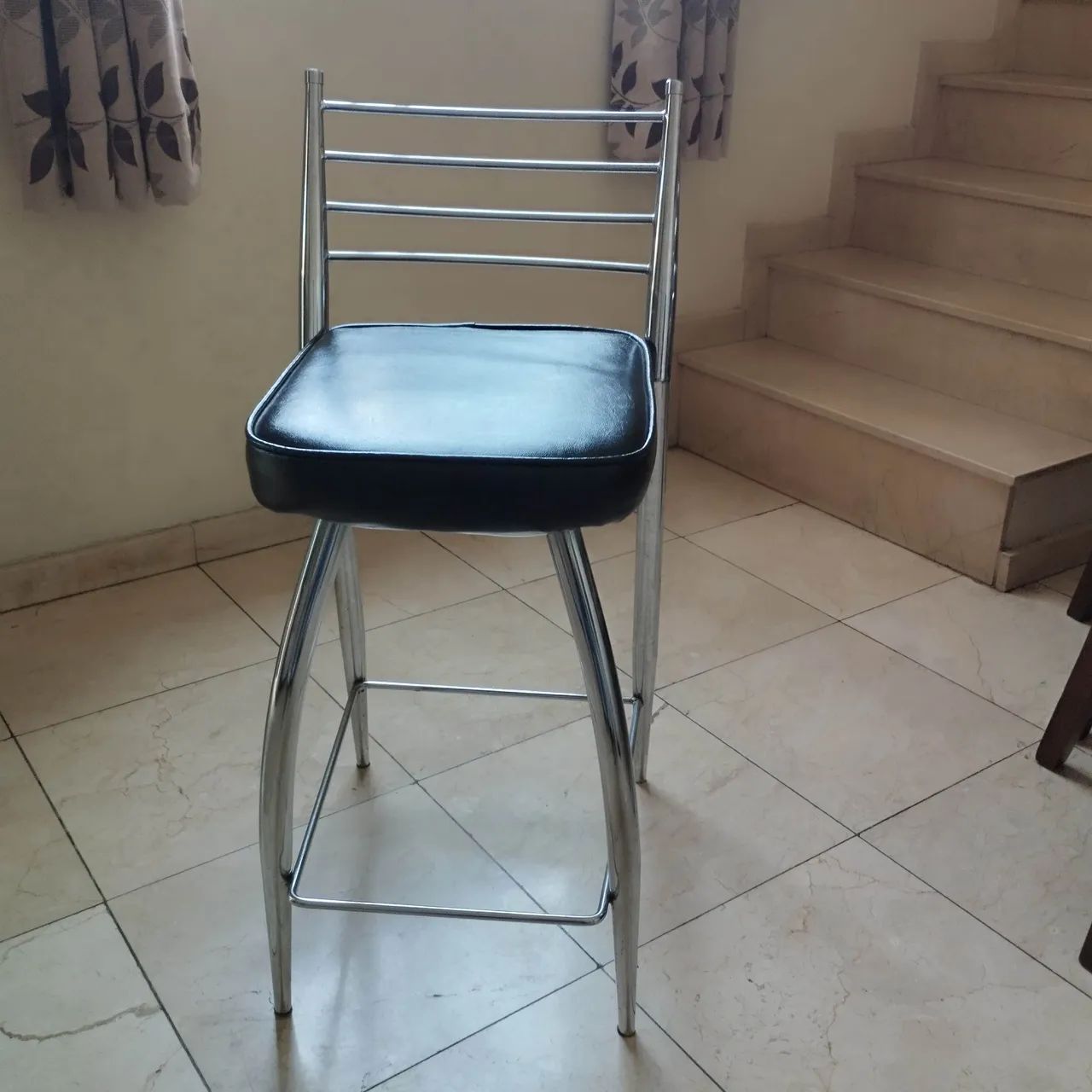 3 Banquetas no precinho - Foto 2