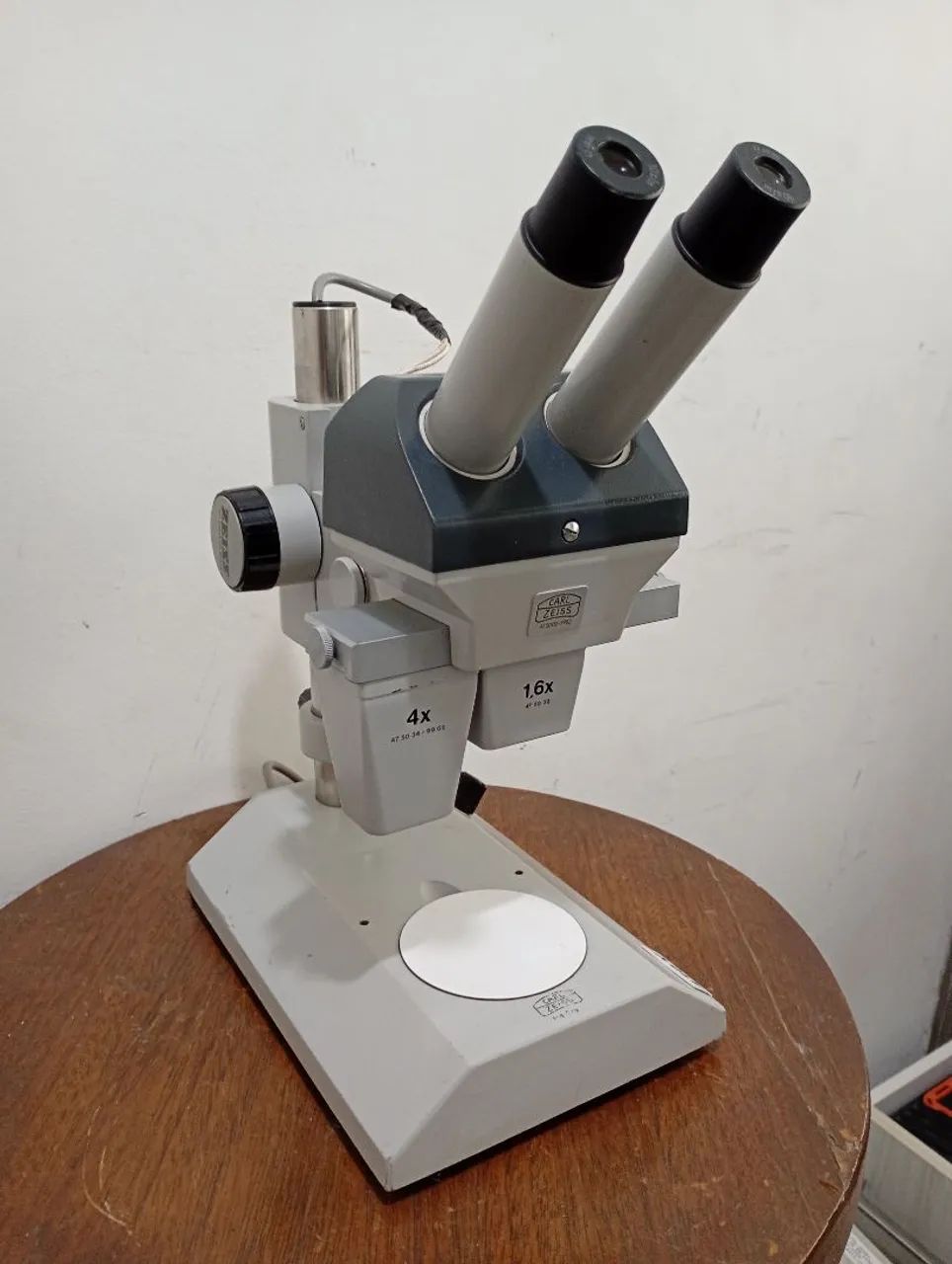 Microscópio estéreo ZEISS 