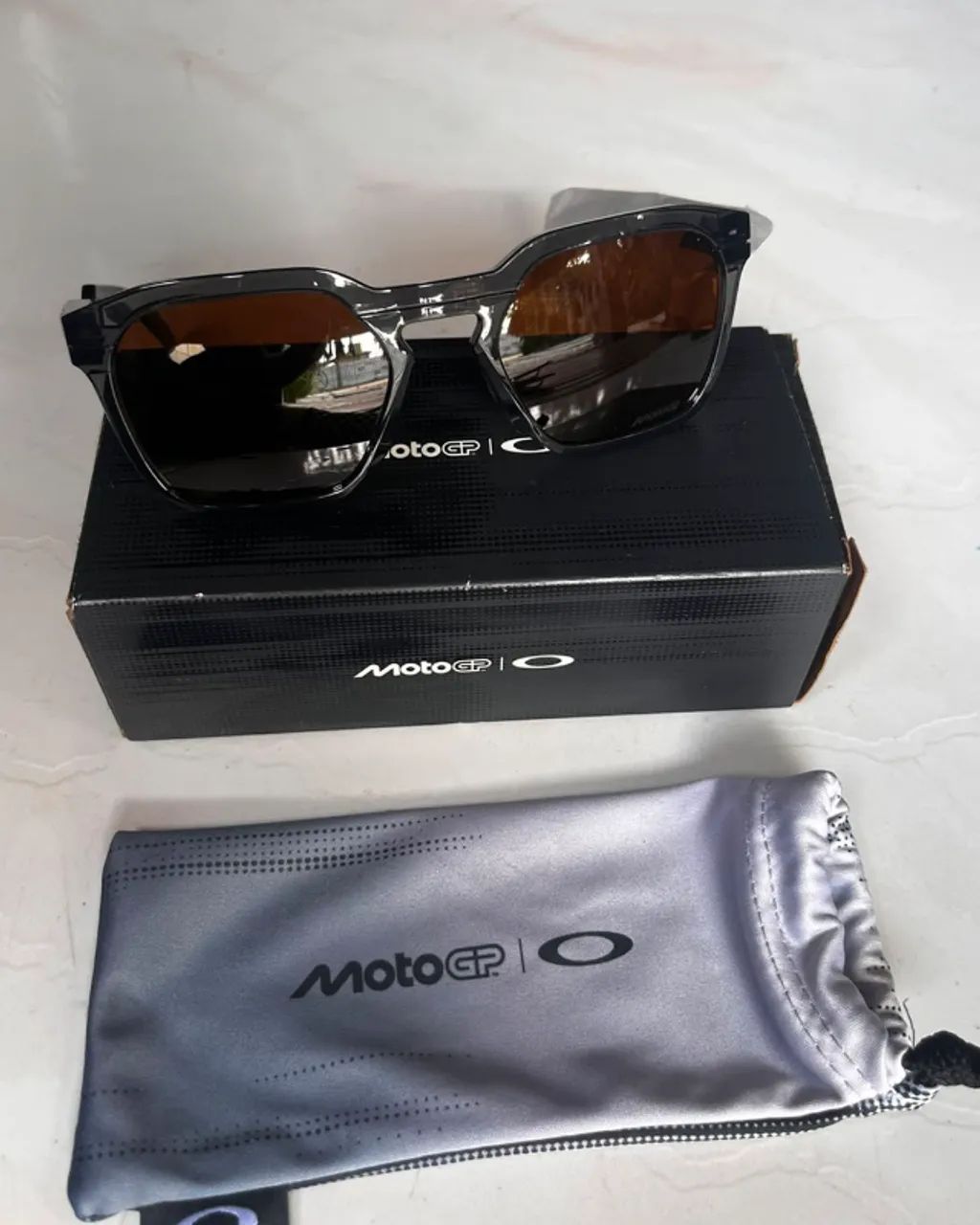 Óculos de sol Oakley - HSTN SQ - Grey Smoke / Lente Bronze - Foto 3