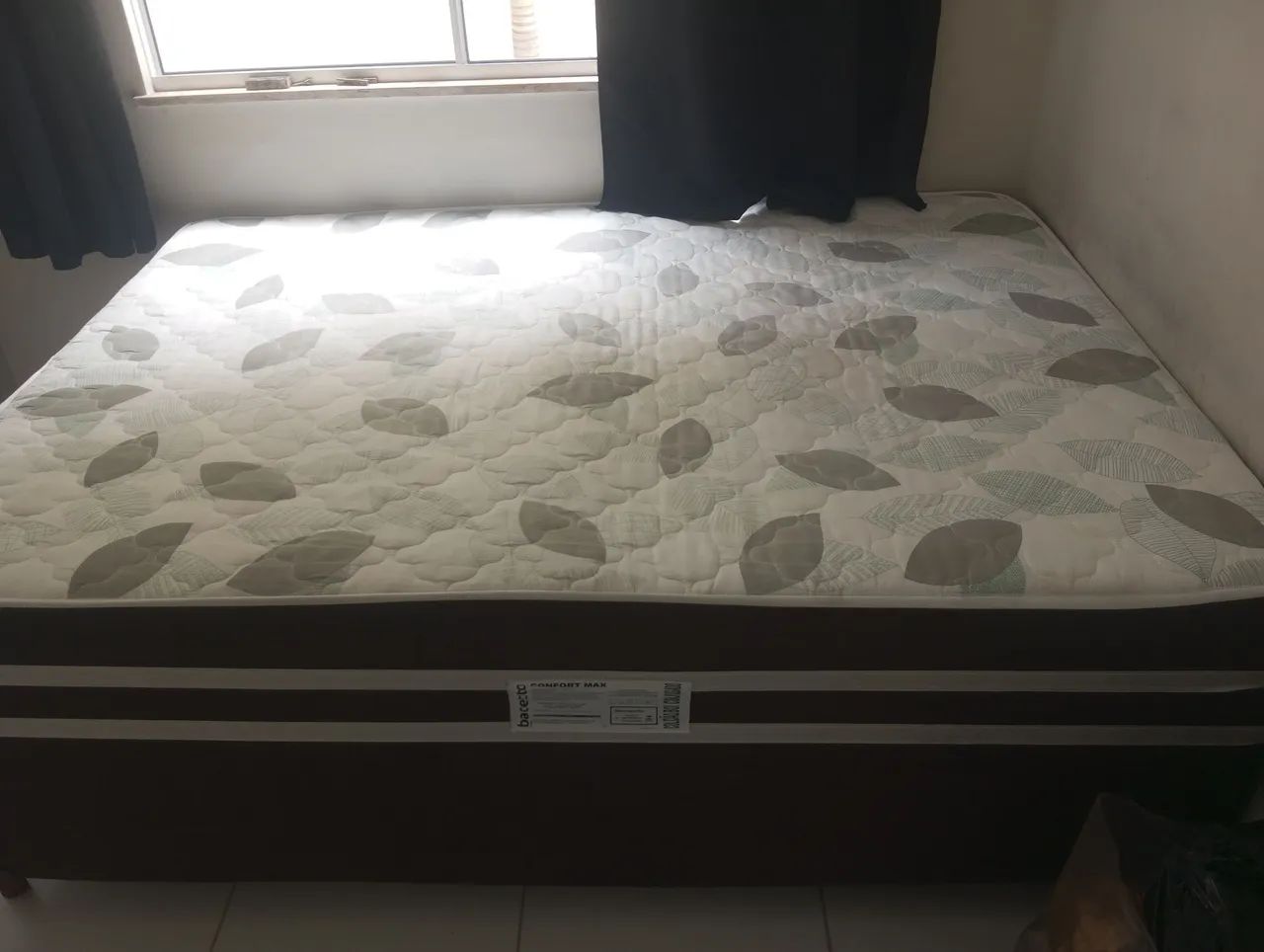 Vendo uma cama box 
