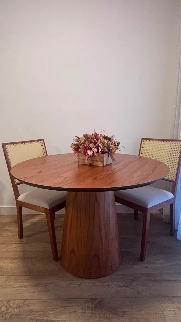 Mesa com cadeiras - Foto 3