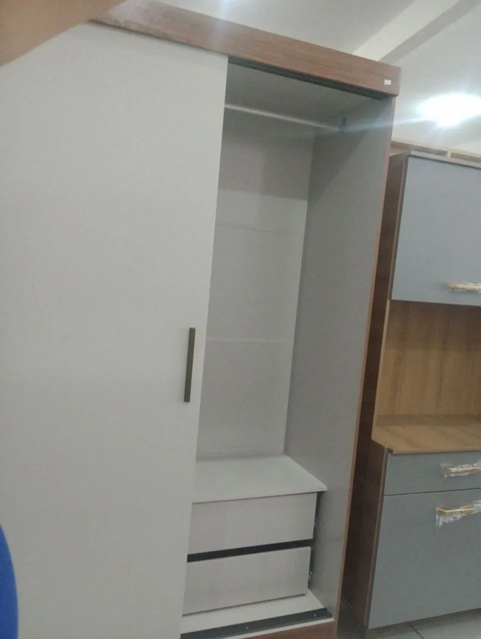 Guarda-Roupa de Solteiro com Portas de Correr - Entrega Grátis! - Foto 3