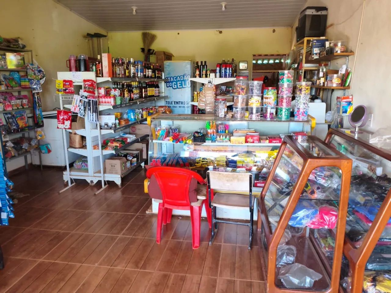 Lago Corumbá IV . Mini mercado e guarda barco  - Foto 2