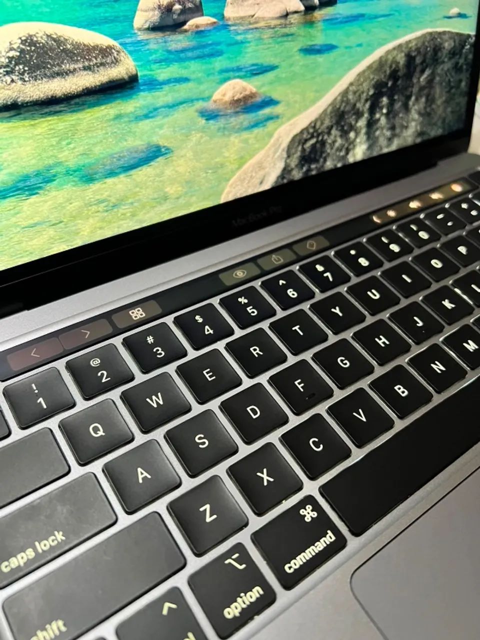 MacBook Pro M1 2020 - 8Gb RAM/256 Gb ssd - com Touch Bar