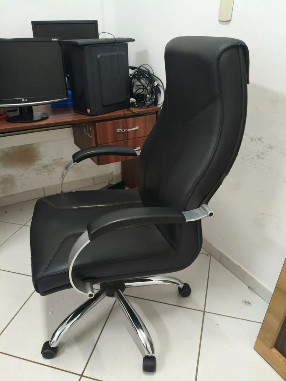 Cadeira giratória para escritório  - Foto 3