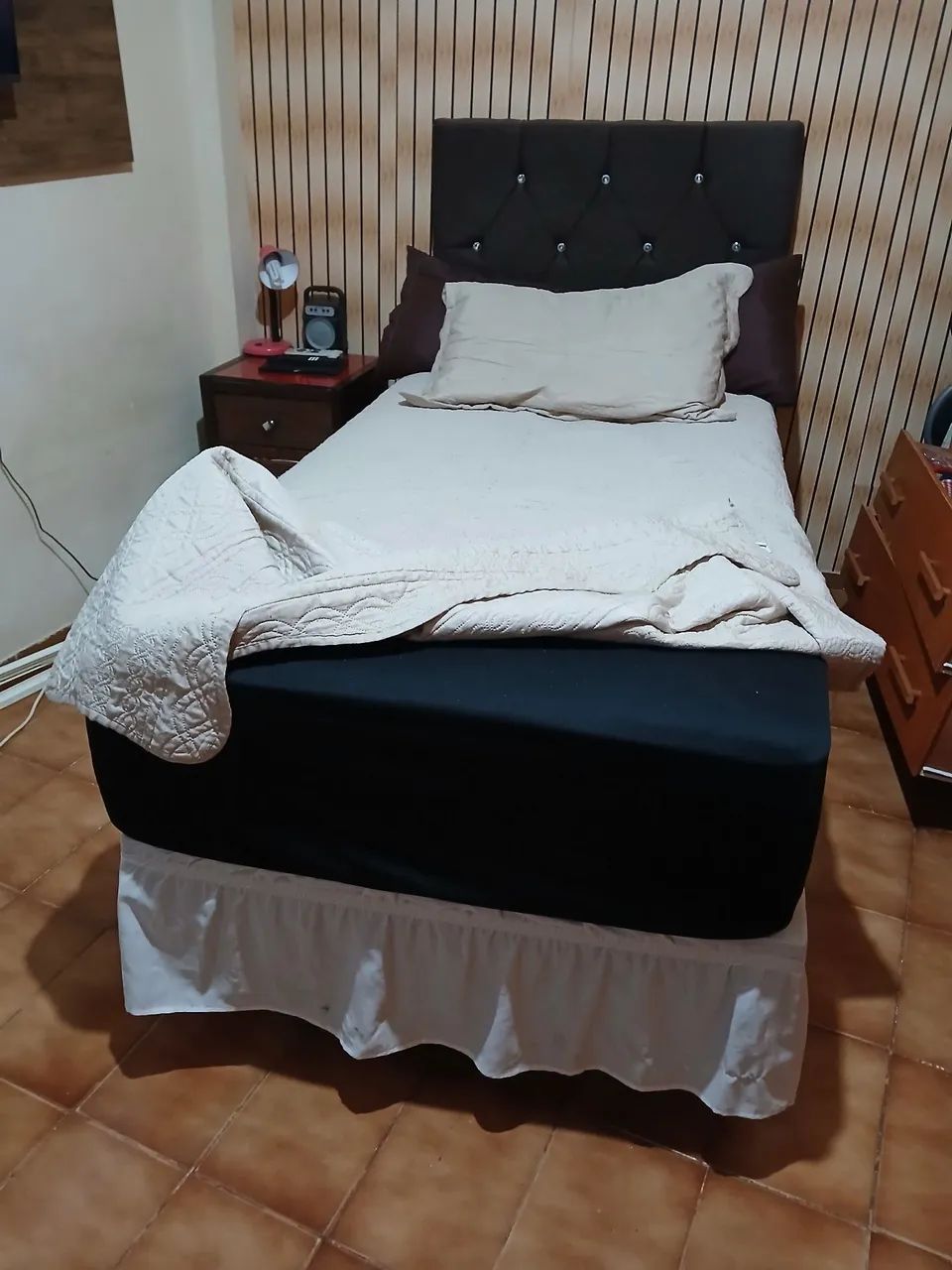 Cama box solteiro com colchão de molas ensacadas e  cabeceira e duas saias - Foto 4