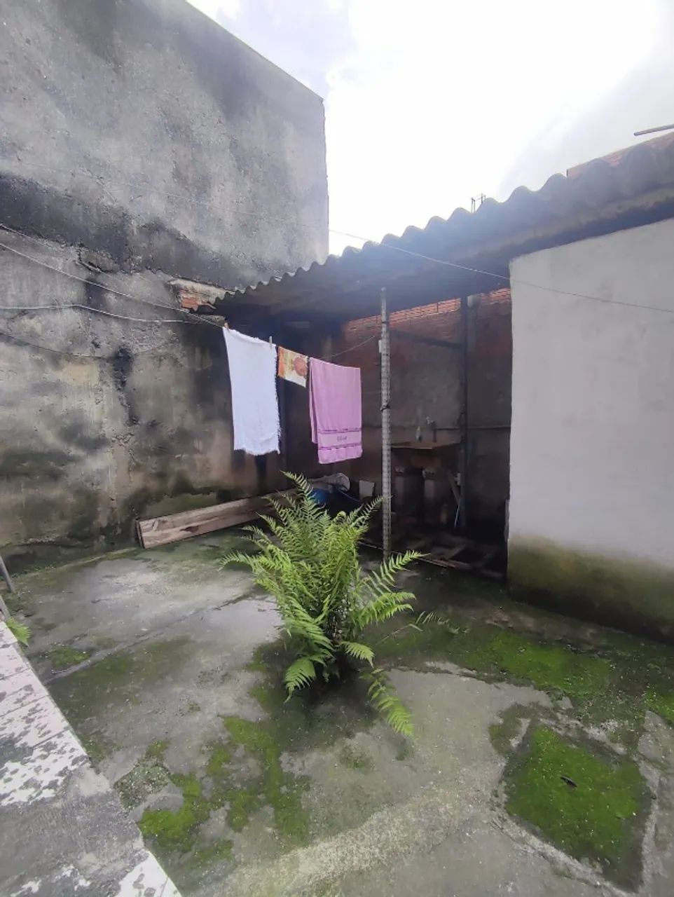 Belo imóvel a venda, com DUAS casas amplas no lote. 