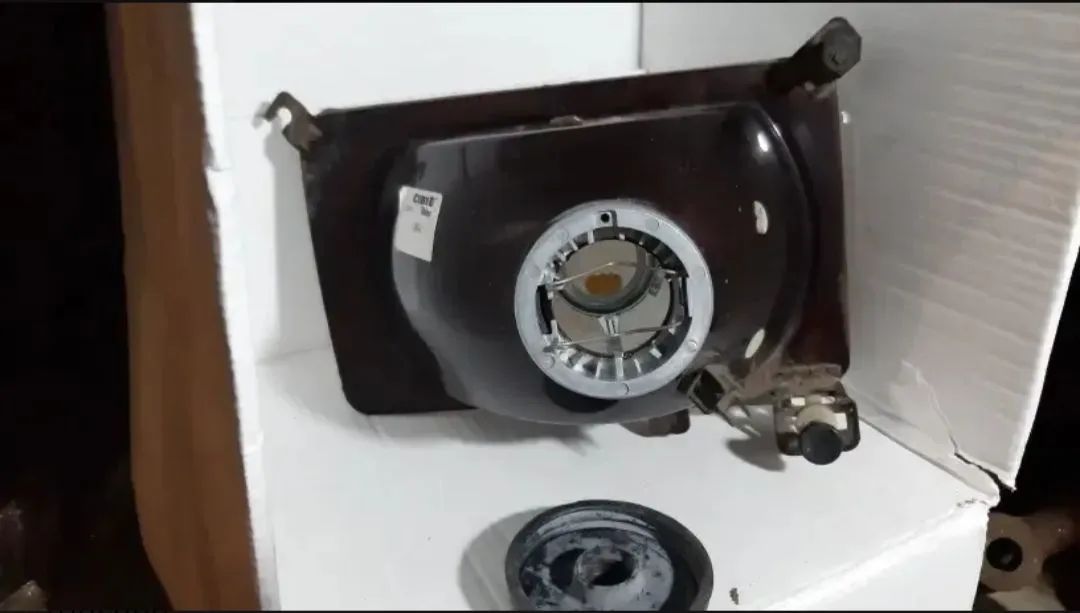 Farol Direito Cibié Ford Cargo 1991/2000 Lente Vidro Trincada - Foto 7