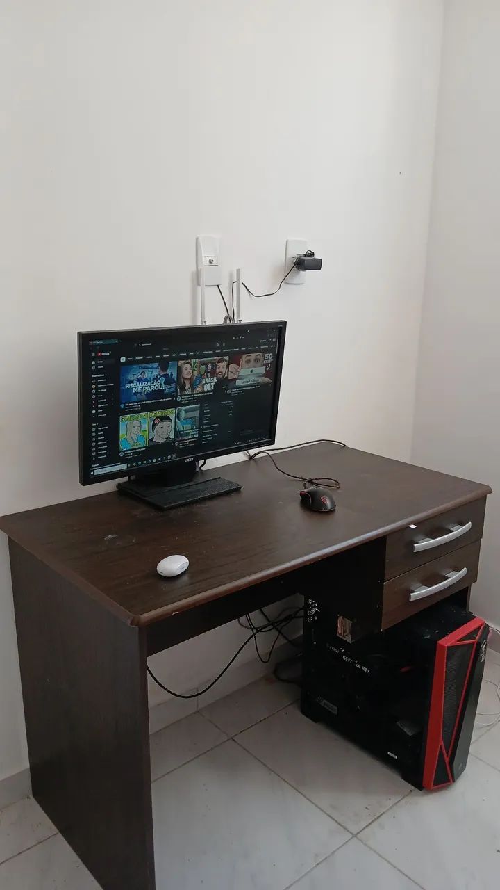  Mesa de escritório marrom