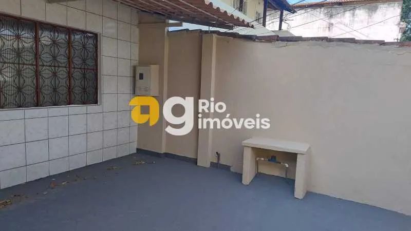 Casa de rua : Duplex / Residencial / Bento Ribeiro