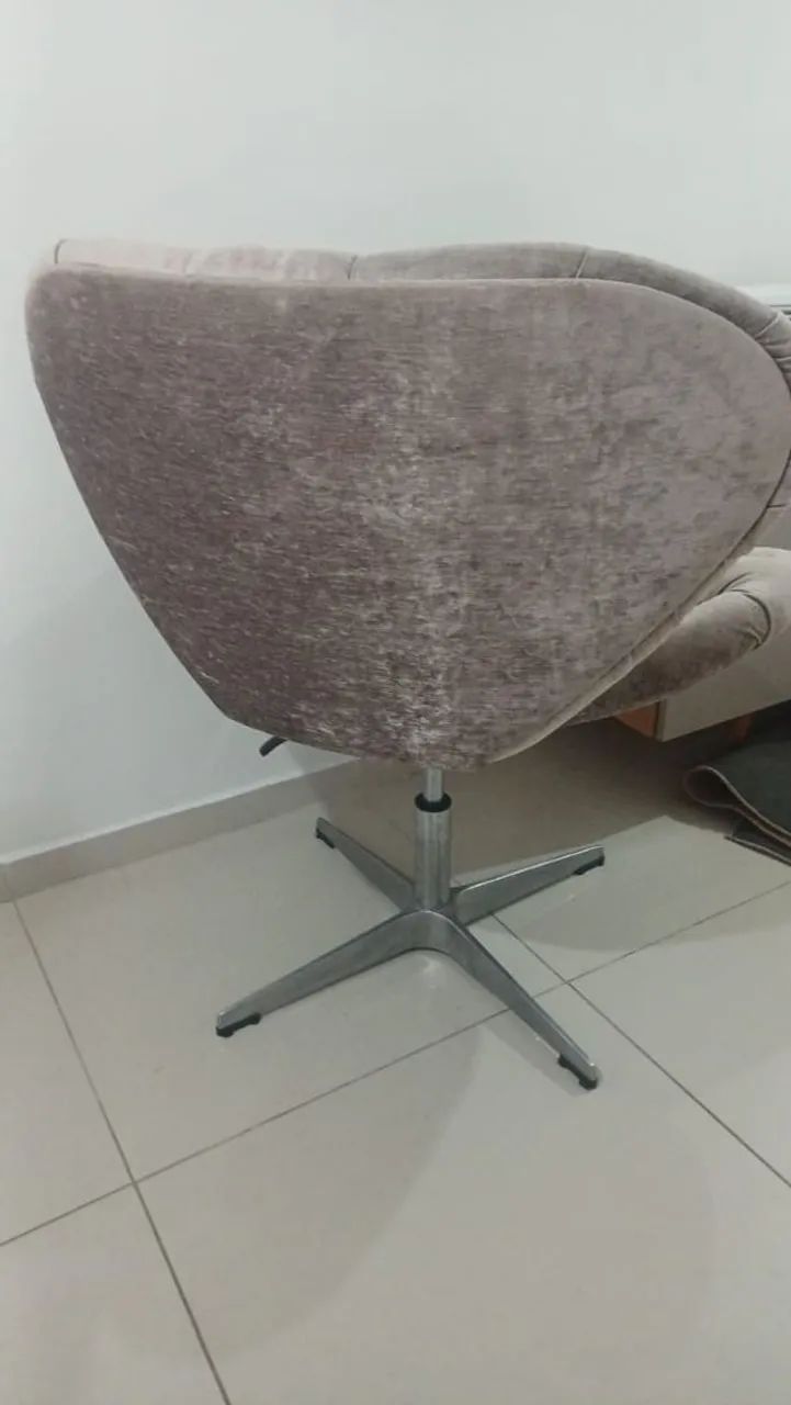Cadeira poltrona giratória de design veludo capitonê - Foto 4