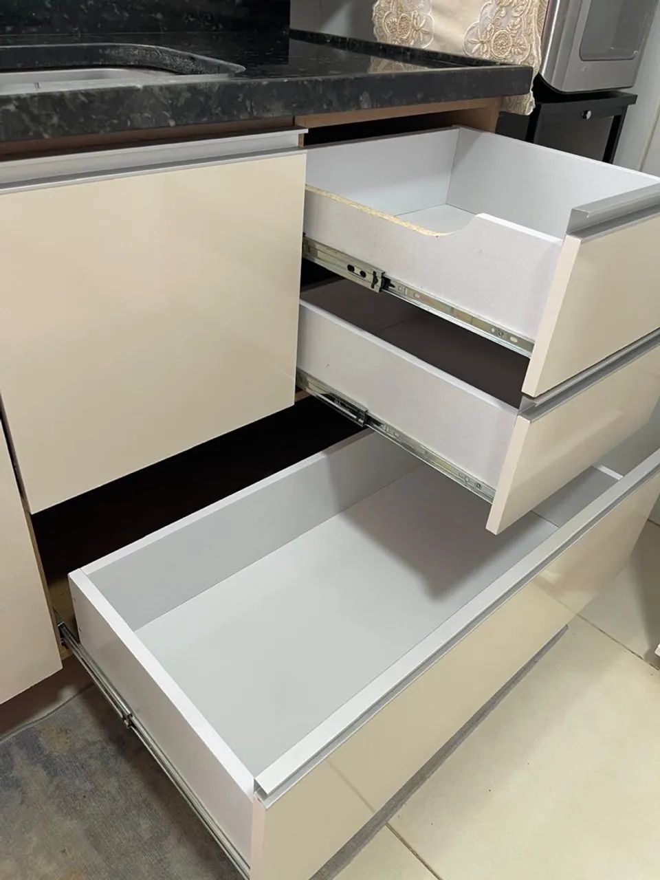 Gabinete de cozinha completo com pia de granito - Foto 3