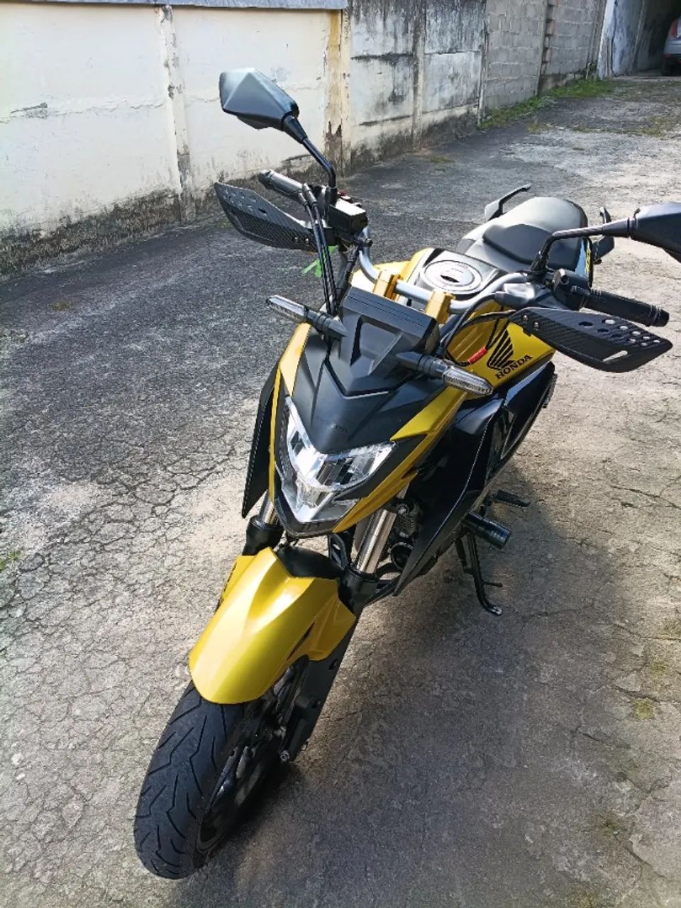 Honda/CB300F Twister ano/modelo 2023 7600 kms único dono.esta na garantia  - Foto 4