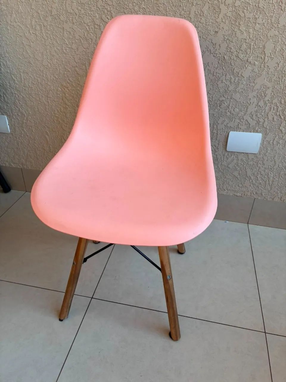 Cadeira eams rosa