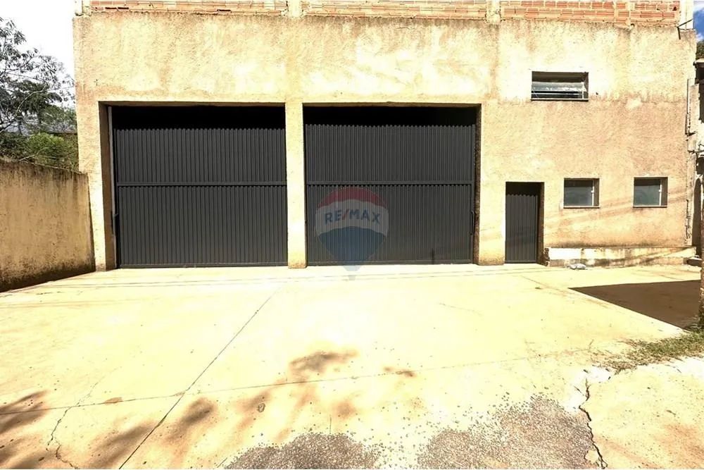 Galpão comercial com 600m² com 6 m² de altura Morada dos Pássaros