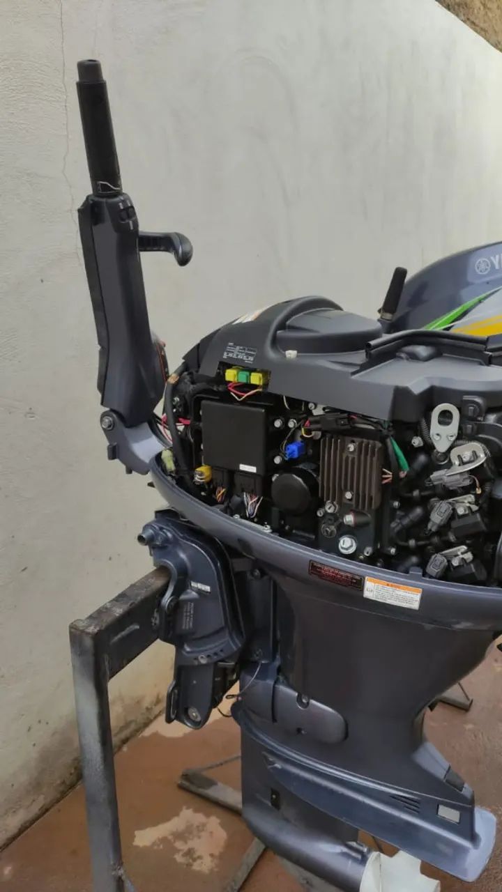 MOTOR DE POPA YAMAHA 40 HP 4 TEMPOS - IMPECÁVEL! - Foto 3