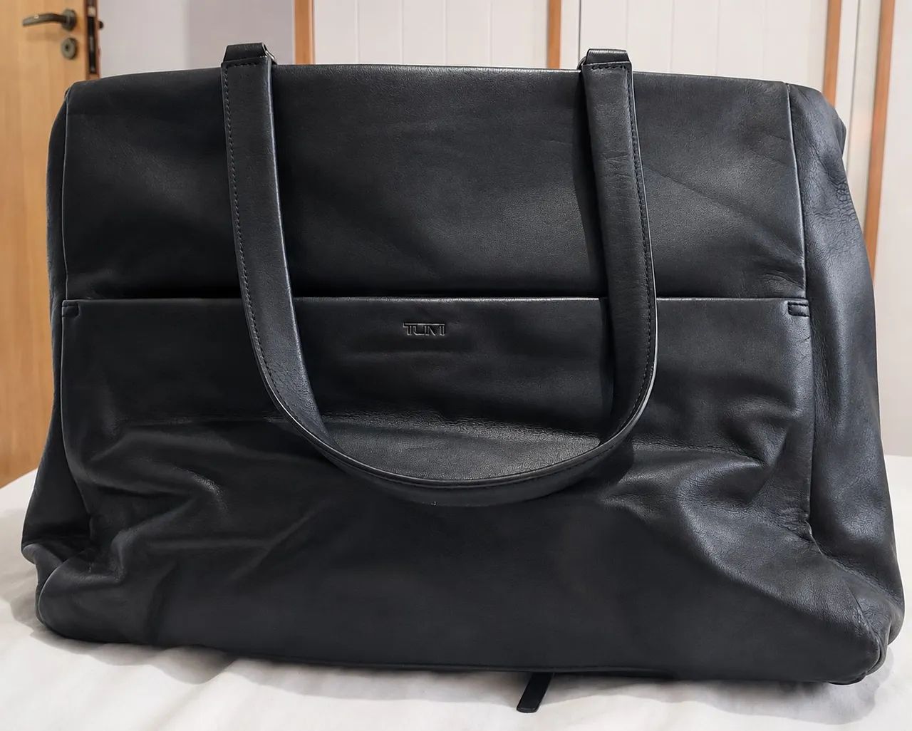 TUMI Voyageur Vail Large Tote em couro preta  - Foto 3