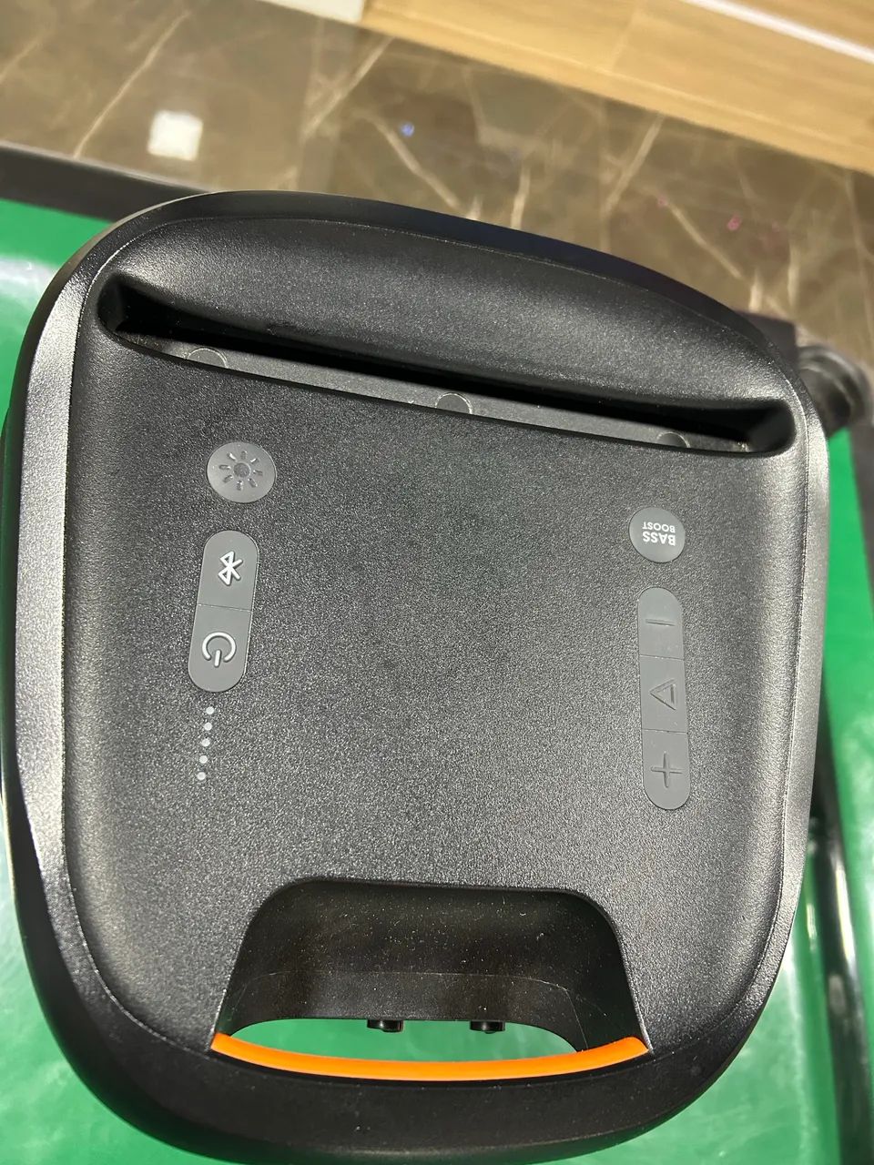 Vendo JBL partybox 100 com nota fiscal funcionando perfeitamente 