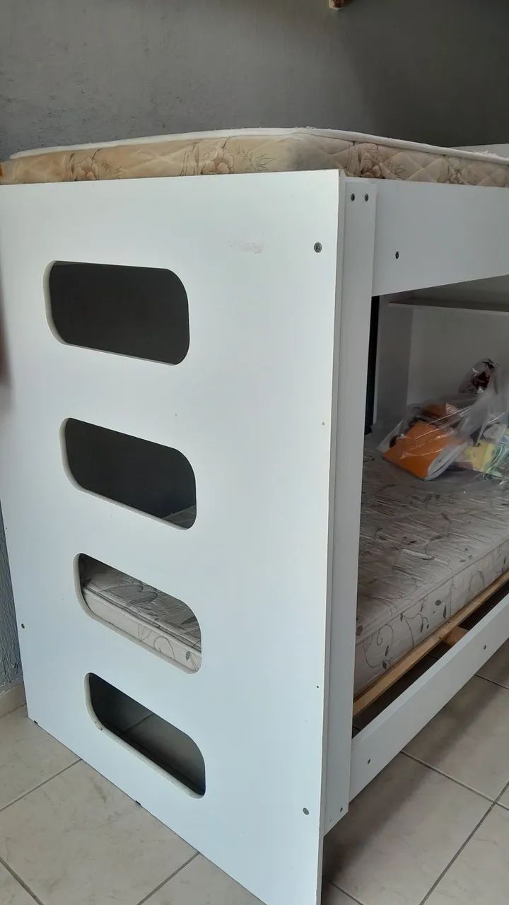 VENDO UM BELICHE BRANCO COM COLCHÃO 