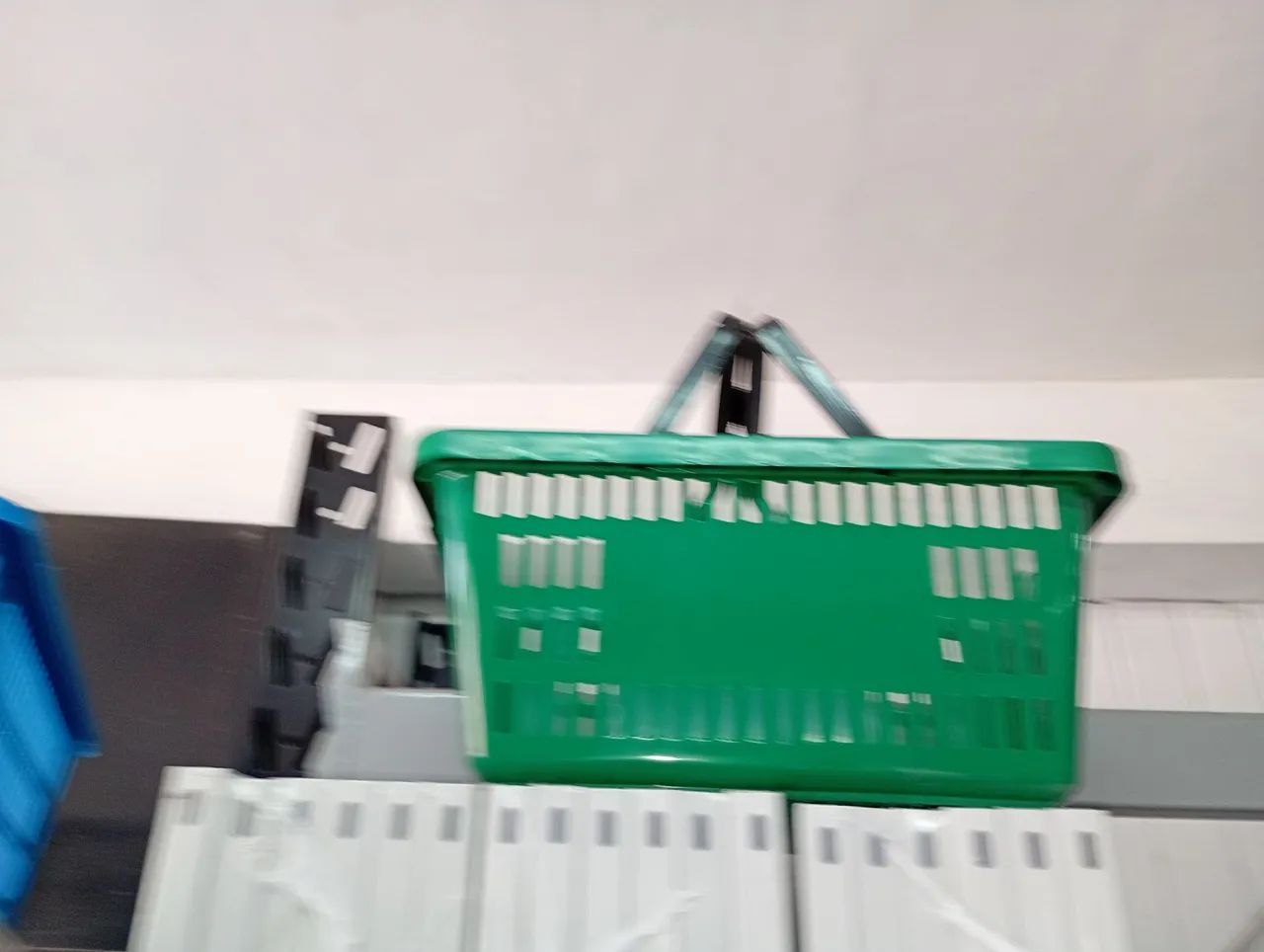 CESTA DE COMPRAS E CESTO PLASTICO * - Foto 4