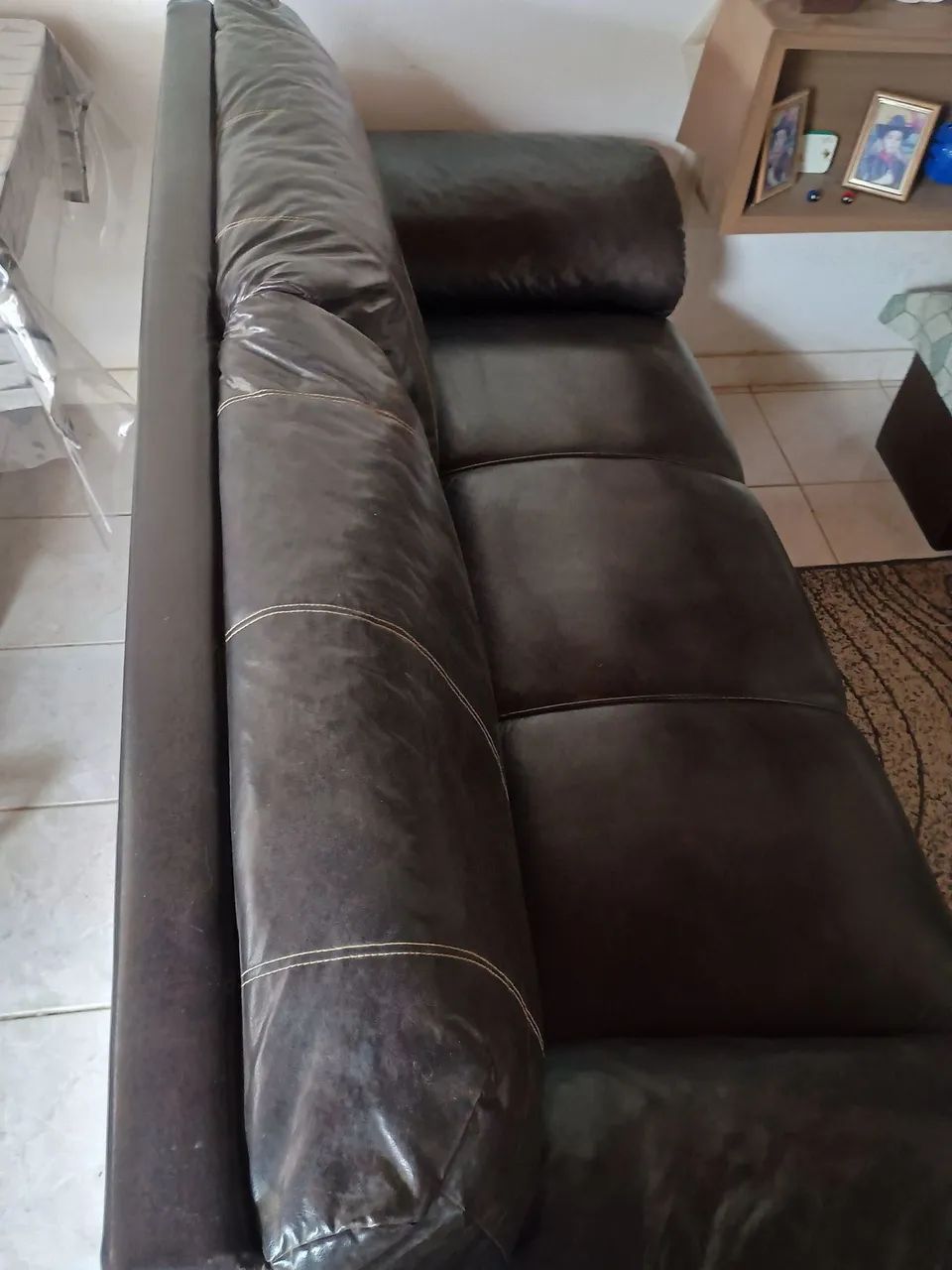 Sofá 3 lugares, de corino. - Foto 5
