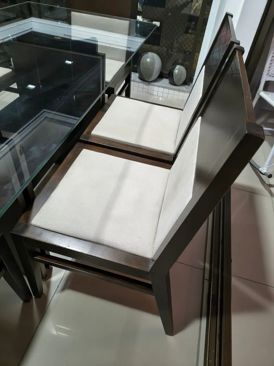 Conjunto Mesa jantar vidro e cadeiras madeira luxo - Foto 3