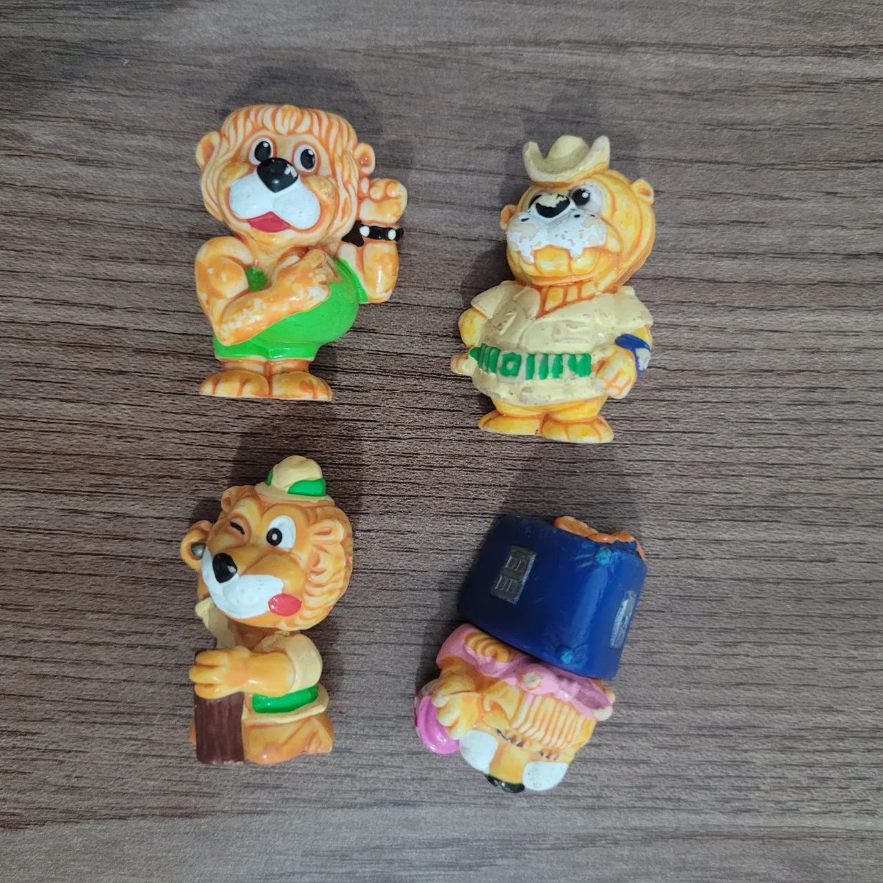 Lote com 4 leões do Kinder Ovo - 1993