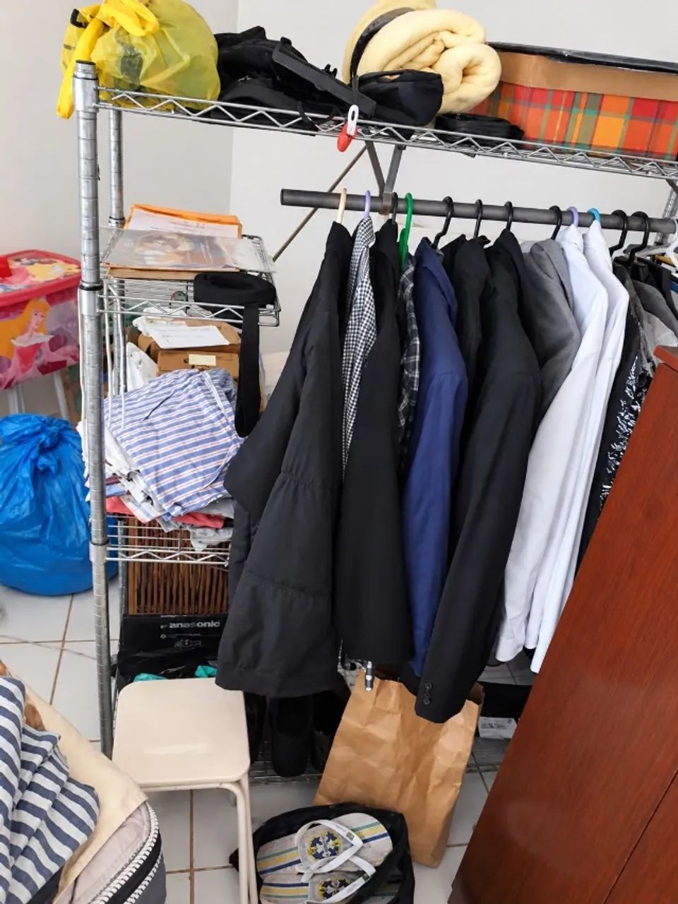 LOTE DE ROUPAS MASCULINAS + ARARA/ CABIDEIRO - Foto 3