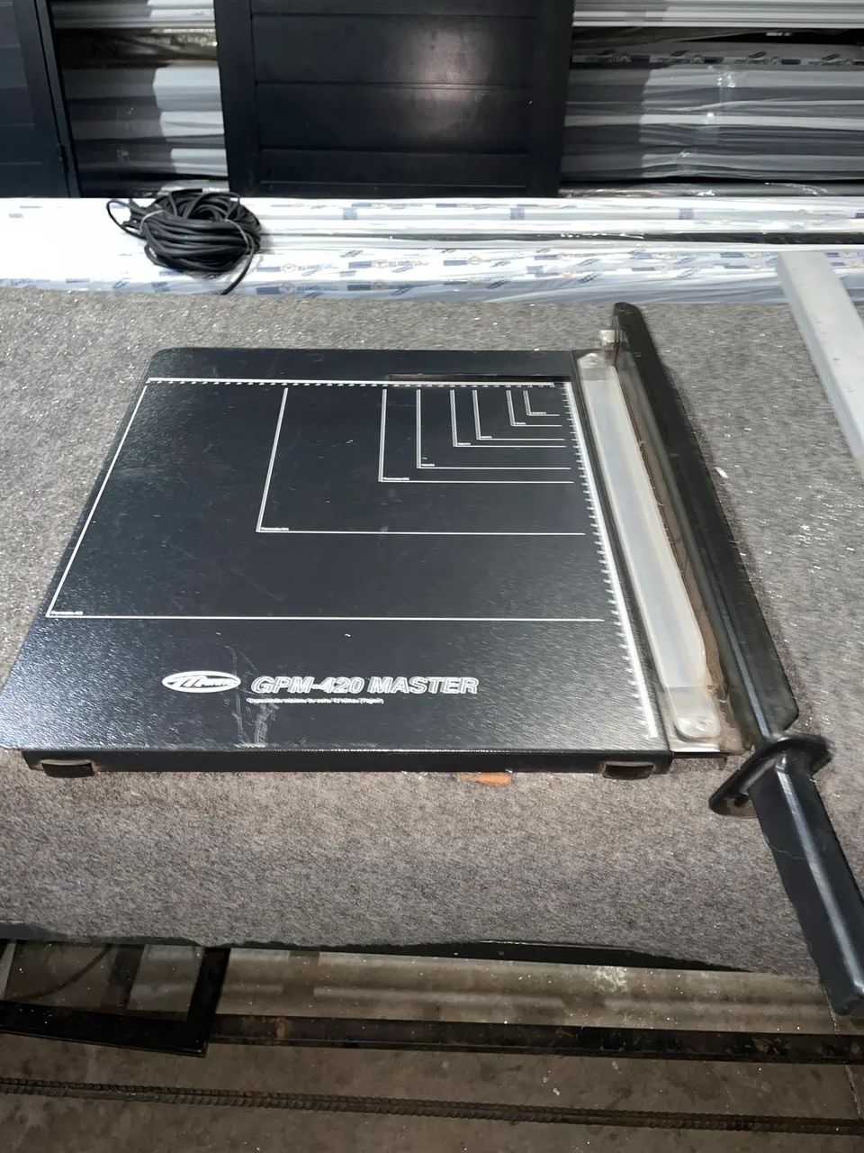 Guilhotina de papel Menno GPM 420