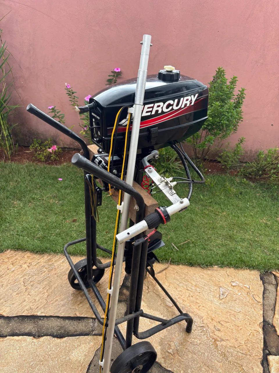 Motor Mercury 3.3hp adaptado pra caiaque.