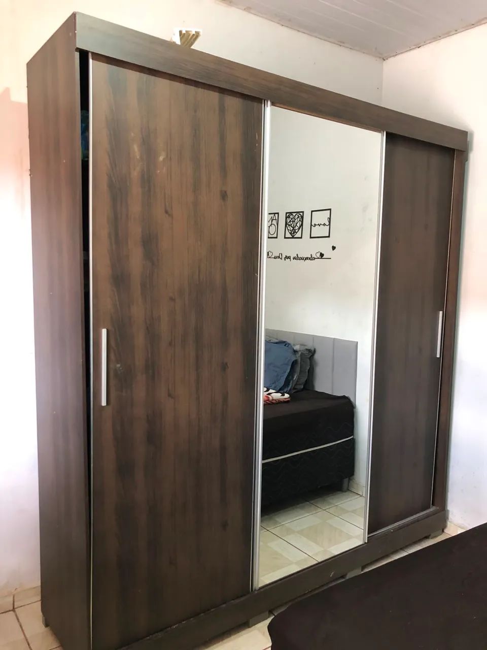 Vendes esse guarda-roupa