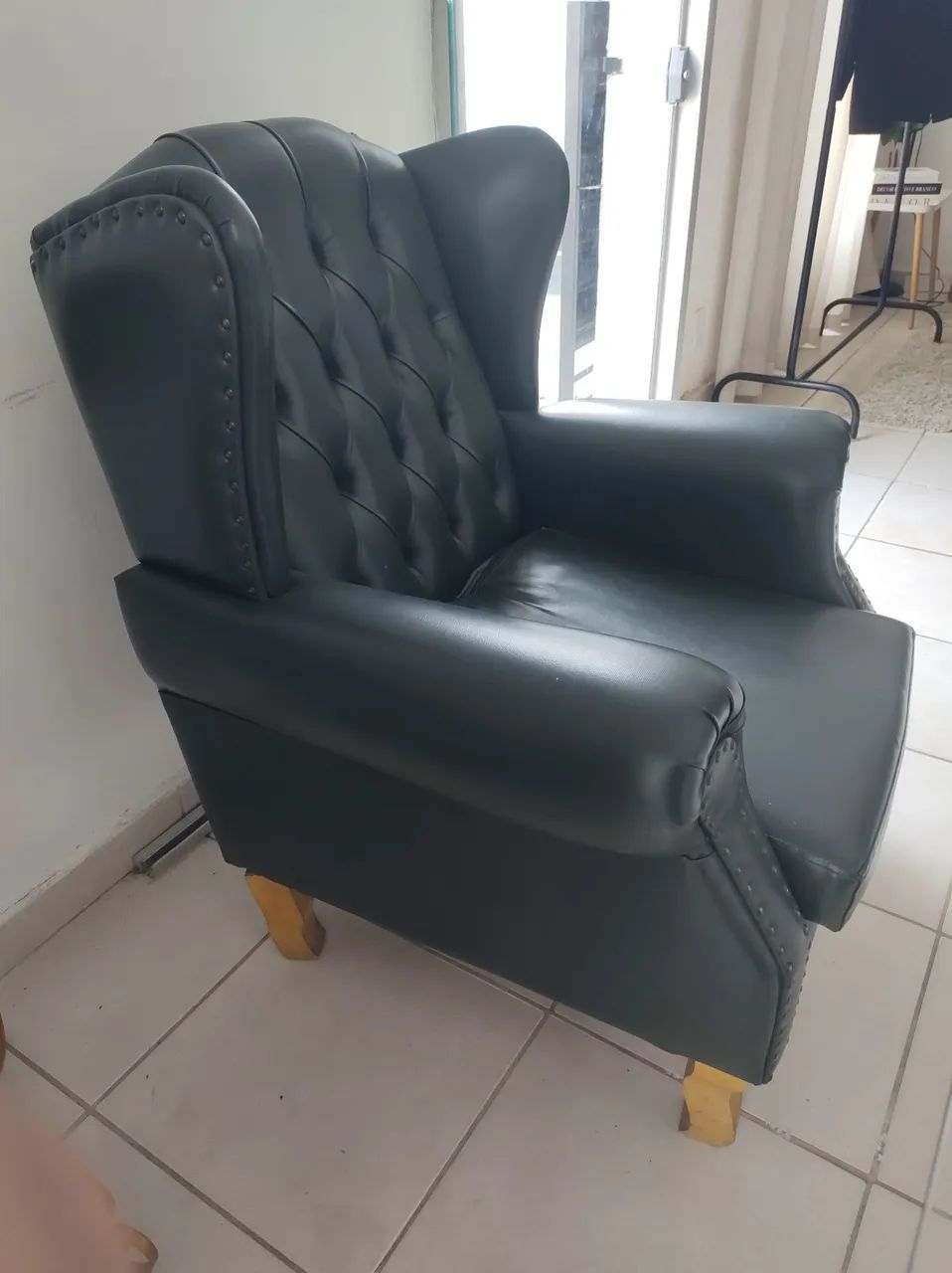 Poltrona de couro estilo chesterfield verde - Foto 5