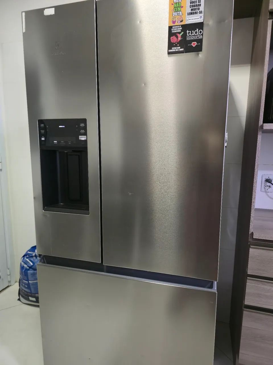 Geladeira side by size Electrolux im8is