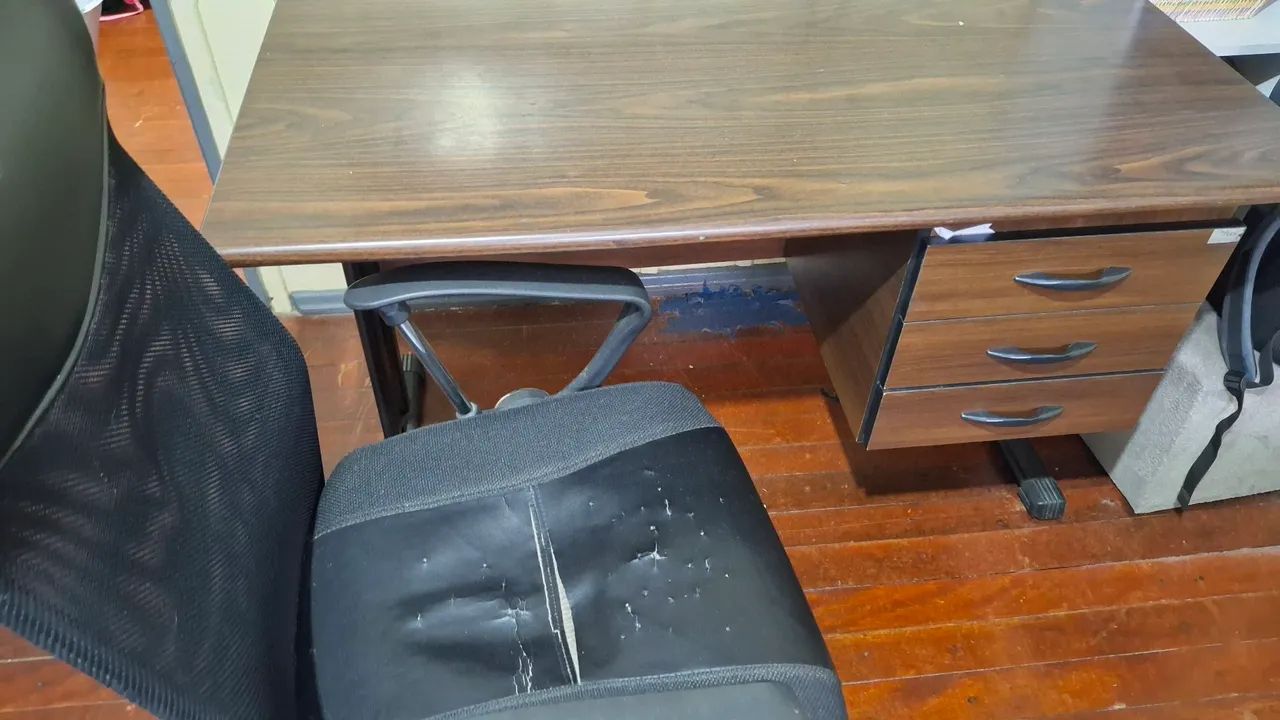 Mesa com cadeira giratória - Foto 4