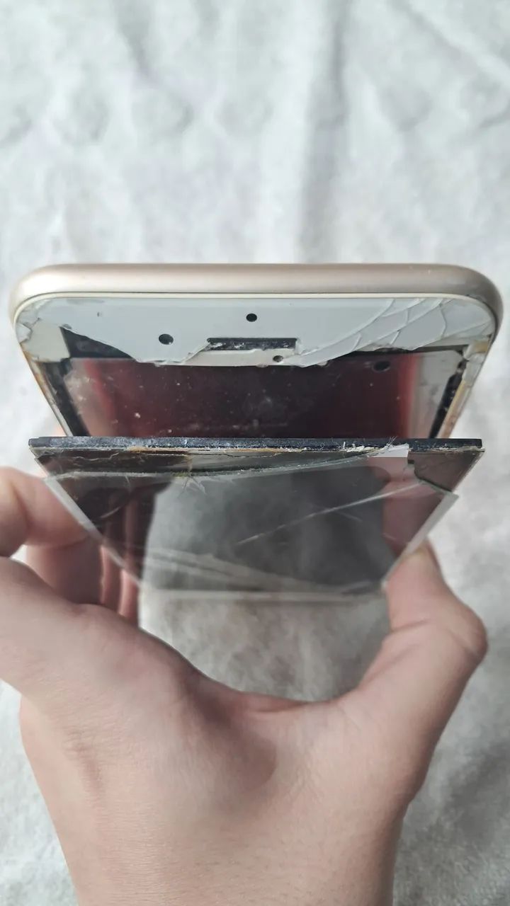 Iphone 7 plus original quebrado (para peças) 